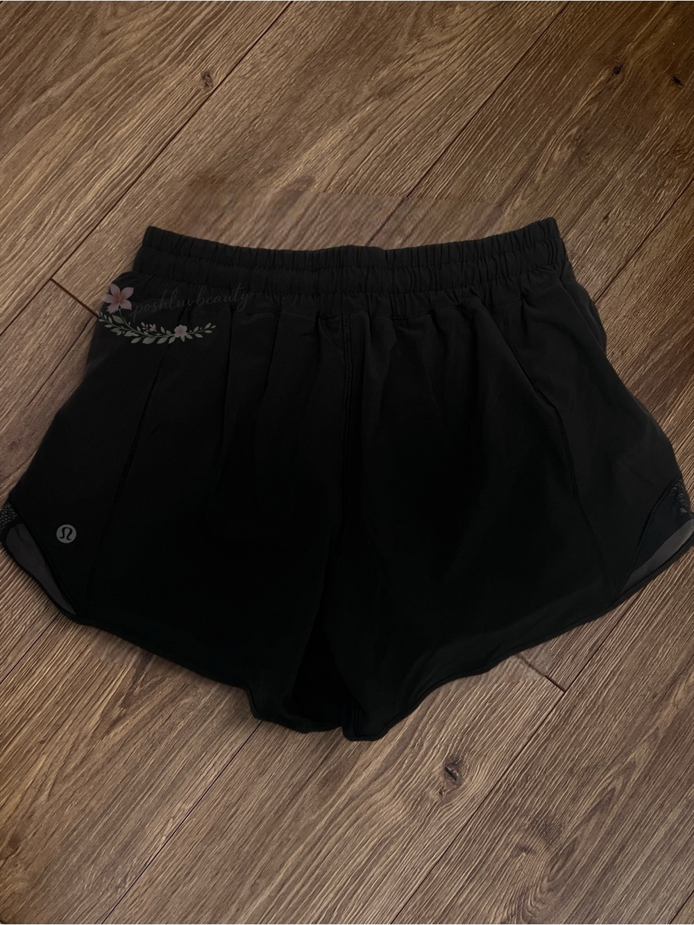 Lululemon Hotty Hot Low Rise Lined Short 4" Black NWT Size 6 - Picture 2 of 6